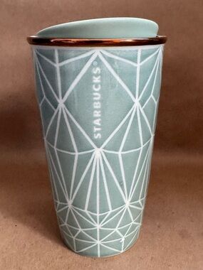 Starbucks 2017 Limited Edition Green Geometric Ceramic Travel Mug. 12 fl oz.